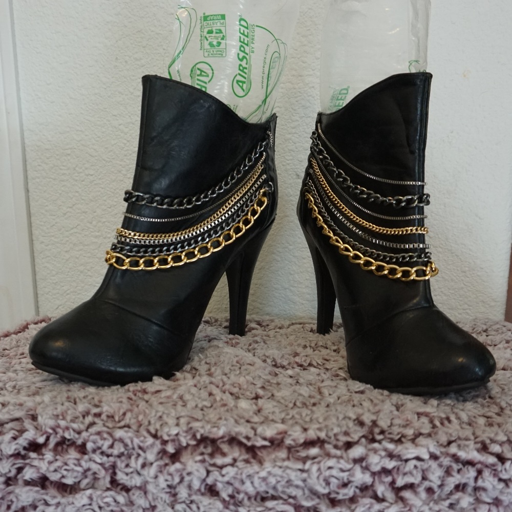 Ankle boots with bling
